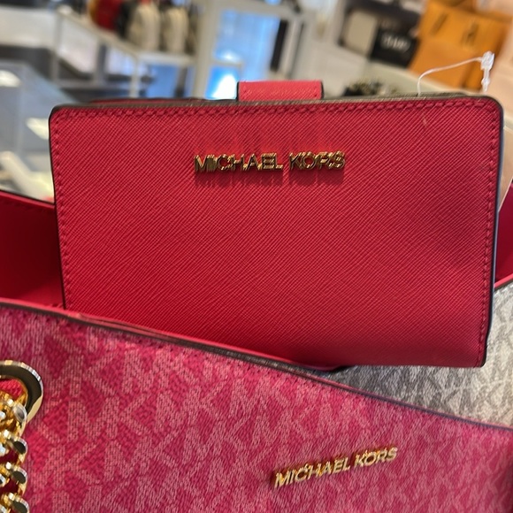 MICHAEL KORS
Medium Crossgrain Leather Wallet
Electric Pink 
NWT - Picture 5 of 16